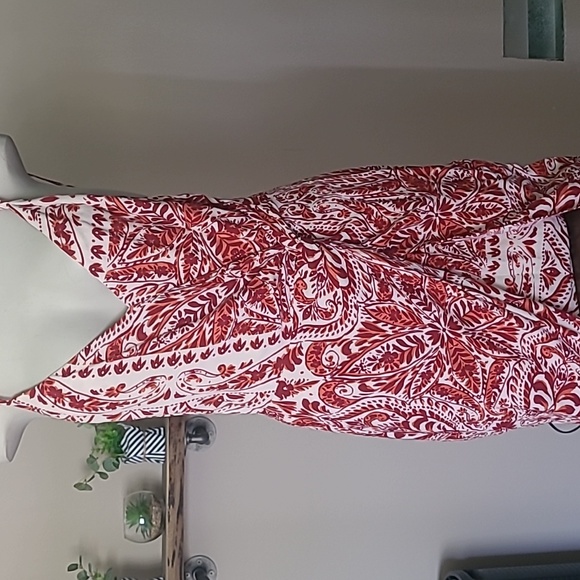 F21 Contemporary Dress - Picture 2 of 10